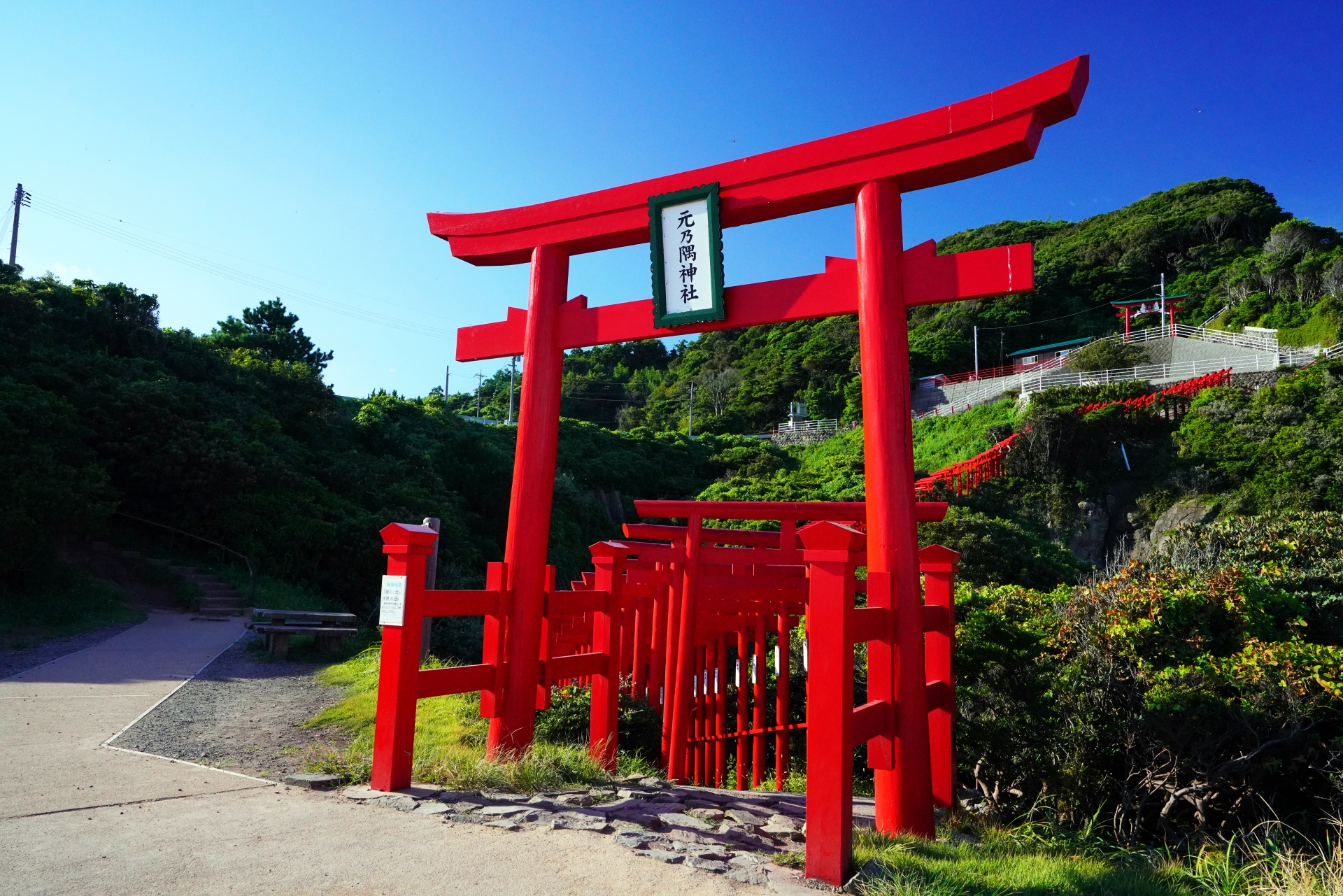 神社で赤のオーブに遭遇！スピリチュアルな意味とメッセージ